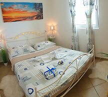 A1- apt With Terrace, Just 3 min Walk to the Beach