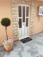 A1- apt With Terrace, Just 3 min Walk to the Beach