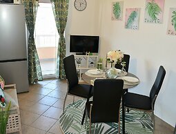 A1- apt With Terrace, Just 3 min Walk to the Beach