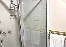 Cosy AffordableGetaway Wifi Netflix Wine