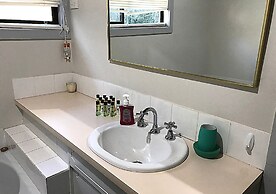 Cosy AffordableGetaway Wifi Netflix Wine