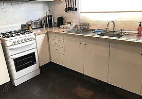 Cosy AffordableGetaway Wifi Netflix Wine