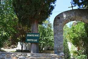 Traditional Villa, Stunning Surroundings