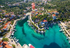 A2 - apt w. Terrace, Just 3 min Walk to the Beach