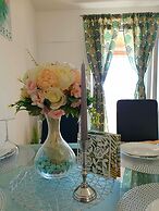 A2 - apt w. Terrace, Just 3 min Walk to the Beach