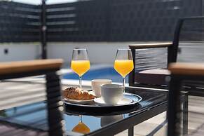 New Luxury Modern Four-bedroom Villa With Pool