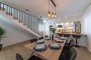 New Luxury Modern Four-bedroom Villa With Pool