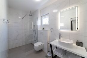 New Luxury Modern Four-bedroom Villa With Pool