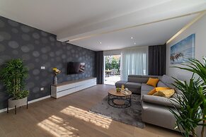 New Luxury Modern Four-bedroom Villa With Pool