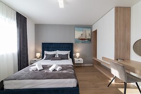 New Luxury Modern Four-bedroom Villa With Pool