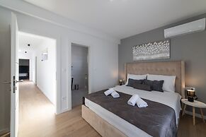 New Luxury Modern Four-bedroom Villa With Pool