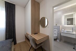 New Luxury Modern Four-bedroom Villa With Pool