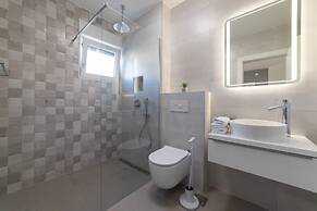 New Luxury Modern Four-bedroom Villa With Pool