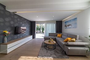 New Luxury Modern Four-bedroom Villa With Pool