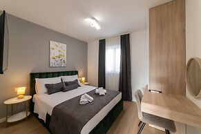 New Luxury Modern Four-bedroom Villa With Pool