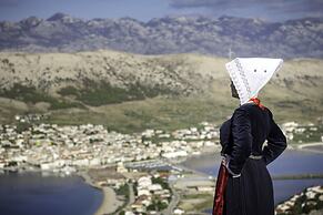 Comfy Little Couple Apartment a3