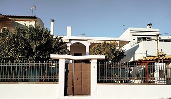 Charming 2-bed Vacation House in Lagonisi Attikis