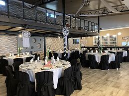 Los Carolinos by DOT Cabana