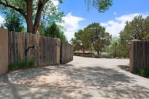 Ranchitos - Private Luxury Home With Swimming Pool