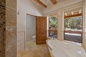 Ranchitos - Private Luxury Home With Swimming Pool
