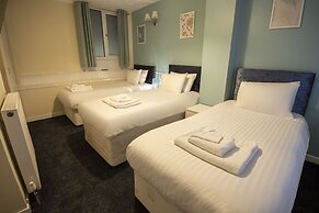 Irvine Riverside Guesthouse by Paymán Club