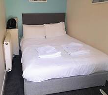 Irvine Riverside Guesthouse