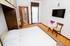 Captivating 2-bed Apartment in Podstrana