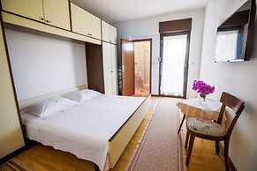 Captivating 2-bed Apartment in Podstrana