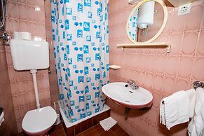 Captivating 2-bed Apartment in Podstrana