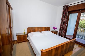 Captivating 2-bed Apartment in Podstrana