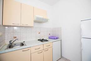 Captivating 2-bed Apartment in Podstrana