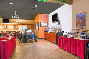 Norwood Inn & Suites La Crosse