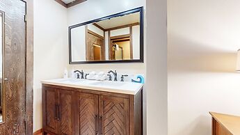 Mammoth Estates 113 Large Pet-Friendly Townhome, Walk to The Village, 