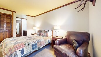 Mammoth Estates 113 Large Pet-Friendly Townhome, Walk to The Village, 