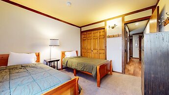 Mammoth Estates 113 Large Pet-Friendly Townhome, Walk to The Village, 