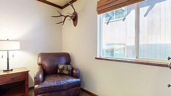 Mammoth Estates 113 Large Pet-Friendly Townhome, Walk to The Village, 