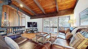 Mammoth Estates 113 Large Pet-Friendly Townhome, Walk to The Village, 