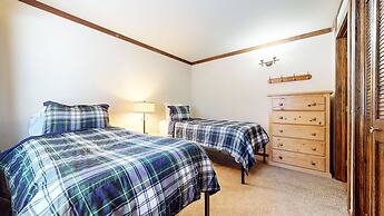 Mammoth Estates 113 Large Pet-Friendly Townhome, Walk to The Village, 