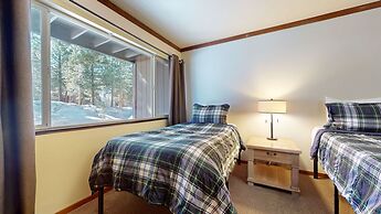 Mammoth Estates 113 Large Pet-Friendly Townhome, Walk to The Village, 