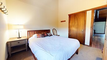 Mammoth Estates 113 Large Pet-Friendly Townhome, Walk to The Village, 