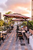 UPSUN HOTEL & SOCIAL CLUB