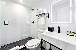 UPSUN HOTEL & SOCIAL CLUB