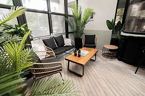 UPSUN HOTEL & SOCIAL CLUB