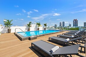 UPSUN HOTEL & SOCIAL CLUB