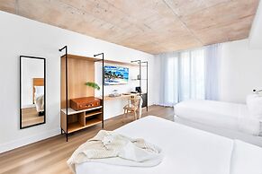 UPSUN HOTEL & SOCIAL CLUB