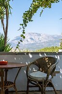 Apartment With Pool and Panorama View
