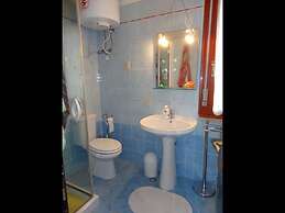 Bright Flat in a Modern Residence