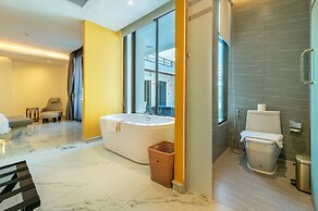 Phukalini Luxury Pool Villa & Onsen