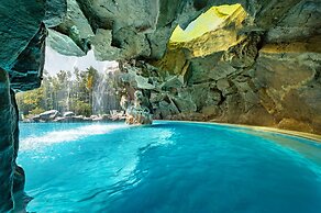 Phukalini Luxury Pool Villa & Onsen