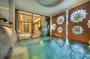 Phukalini Luxury Pool Villa & Onsen